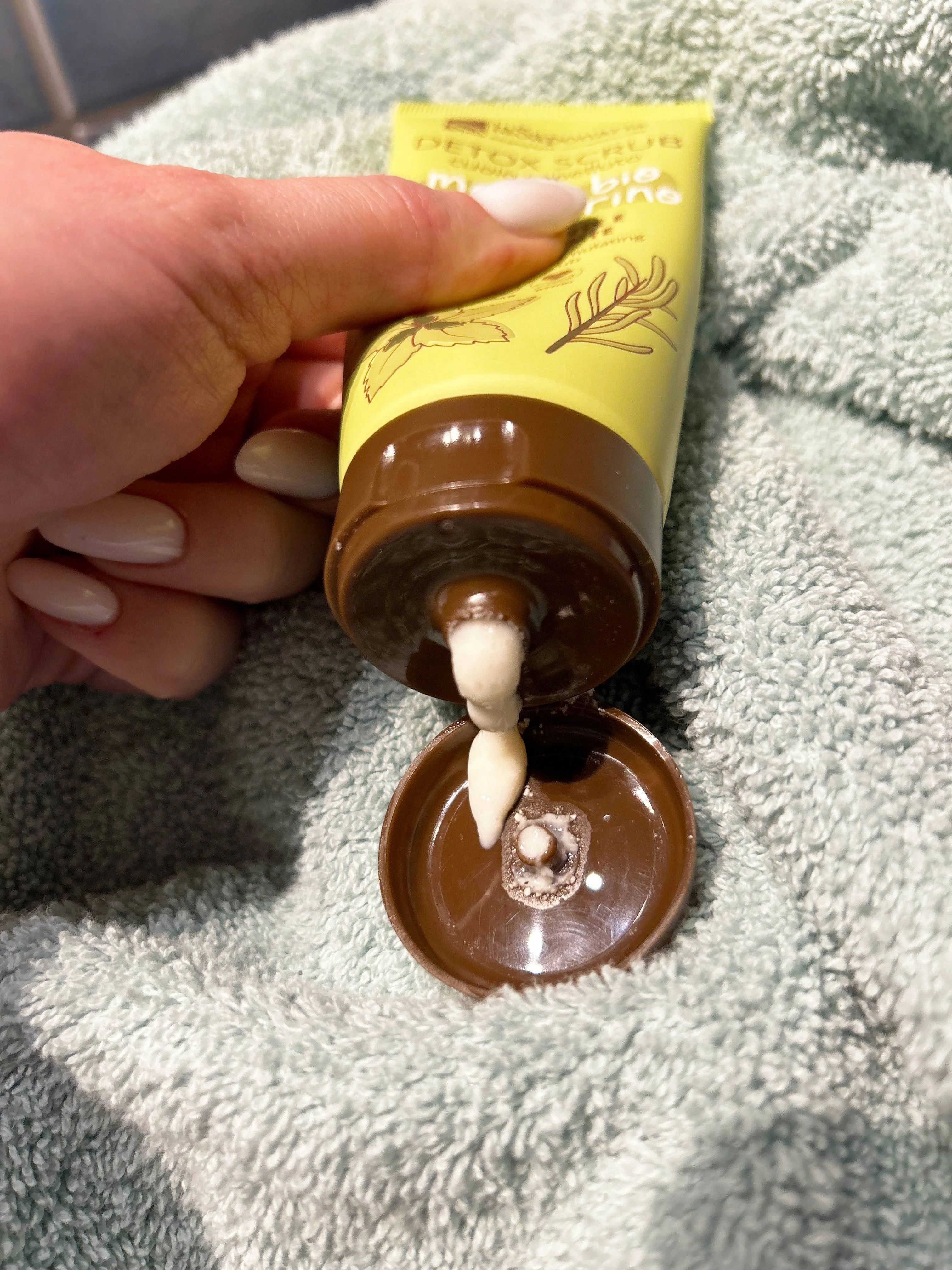 laSaponaria Detoxikačný píling na pokožku hlavy s mätou a rozmarínom (100 ml)