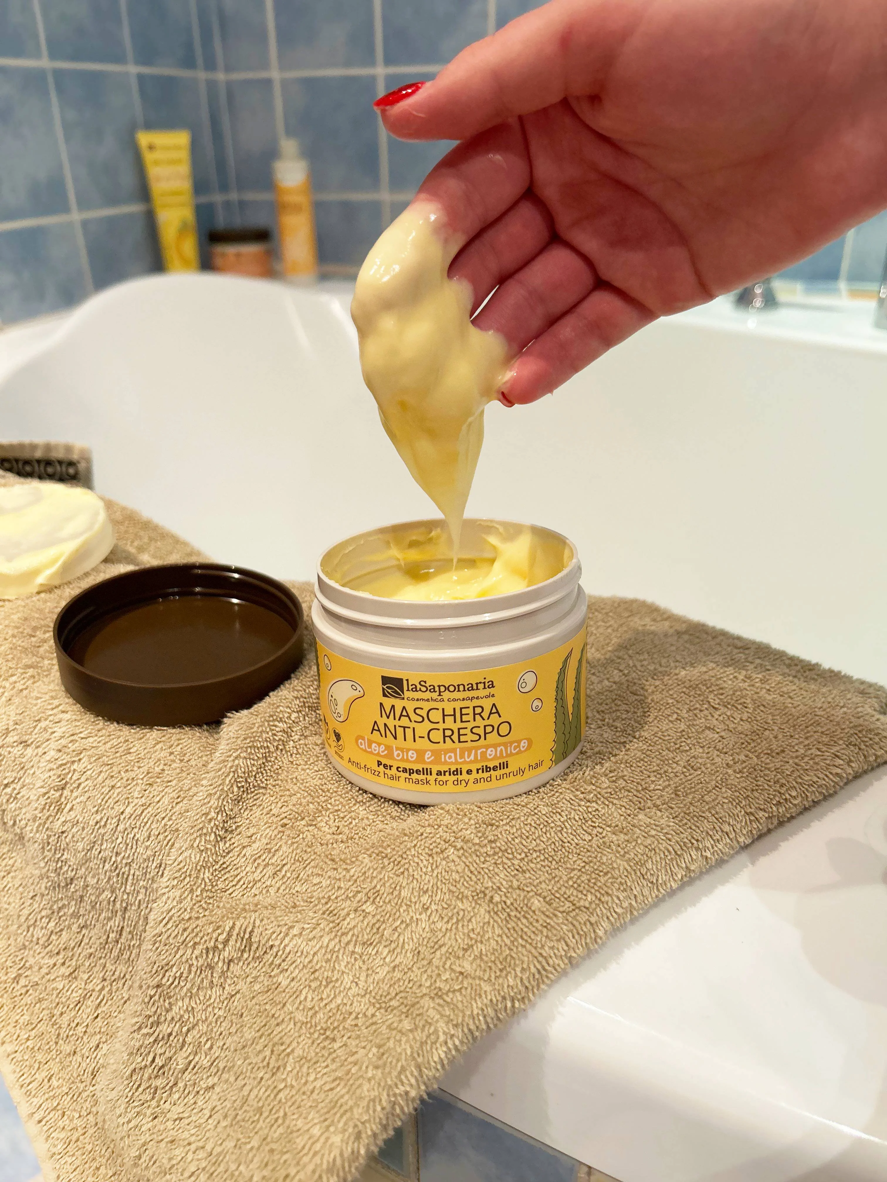 laSaponaria Maska proti krepovateniu vlasov s aloe vera a kyselinou hyalurónovou (200 ml) - pomoc pre vysušenú hrivu