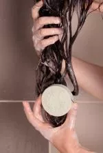 Lamazuna Tuhý šampón na normálne vlasy - biely a zelený íl (70 g)
